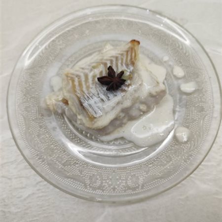 Dos de cabillaud  à l'anis étoilé (1 portion environ 200gr) "MAISON"