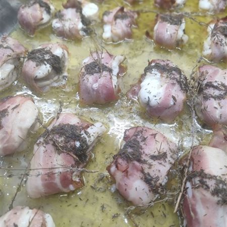 Troncons de lotte au lard rôti au thym "Maison" 1 portion environ 200 grammes 